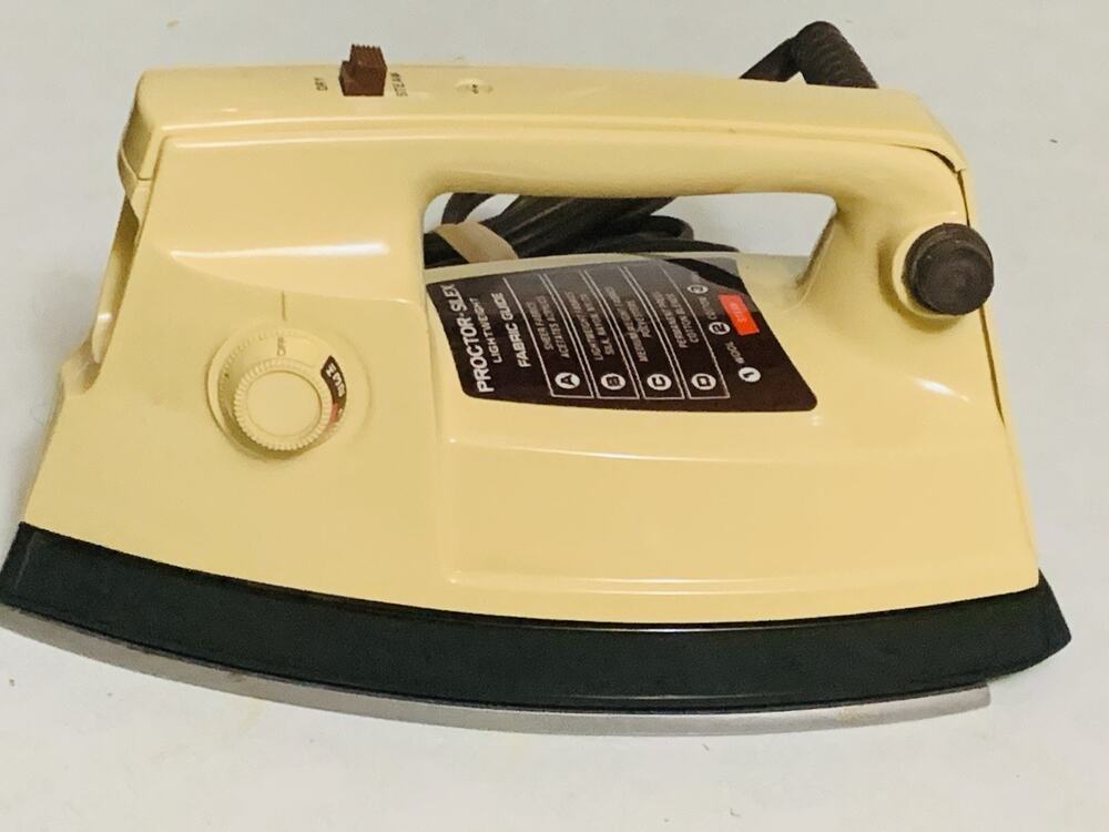 Vintage Proctor Silex Steam Dry Iron I1302 1000W Corded Fast Heat Up USA